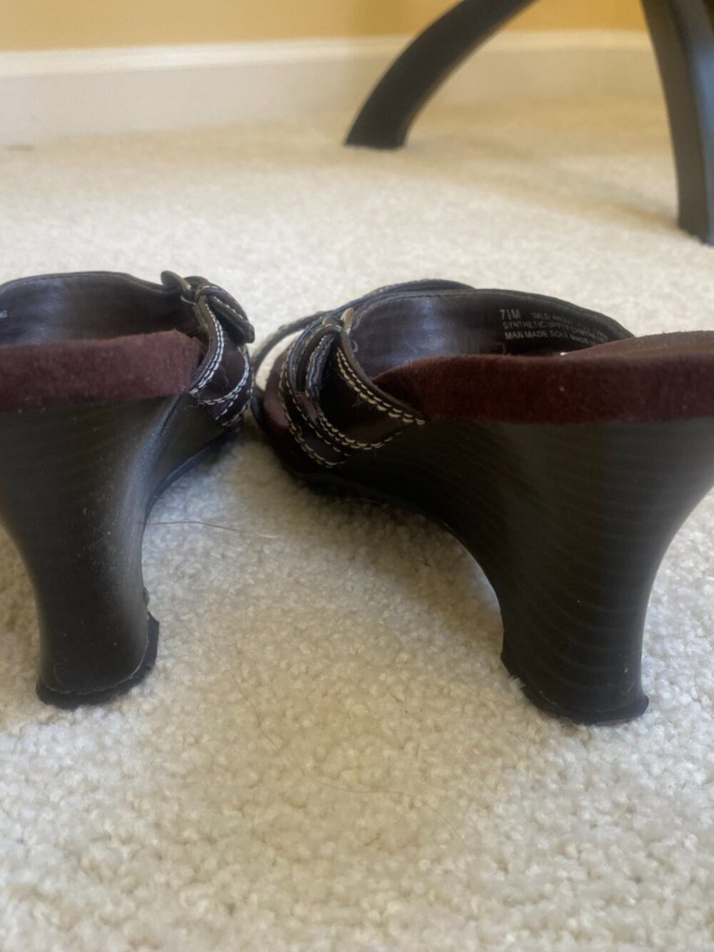 UNLISTED brown strappy wedge sandals, rich boho luxe feel brass accents, sz 7.5 - Picture 5 of 8